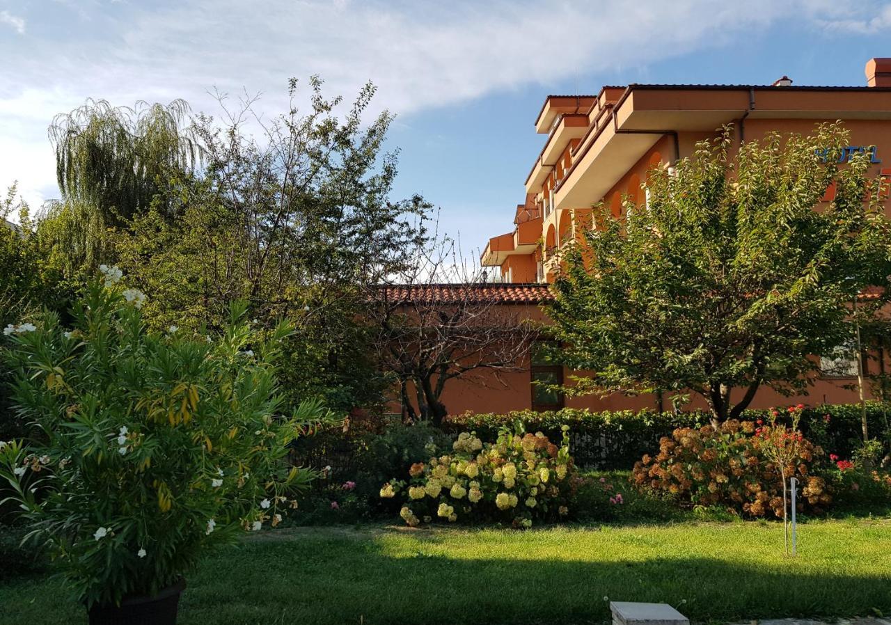 Family Hotel Magnolia ซันนีบีช ภายนอก รูปภาพ
